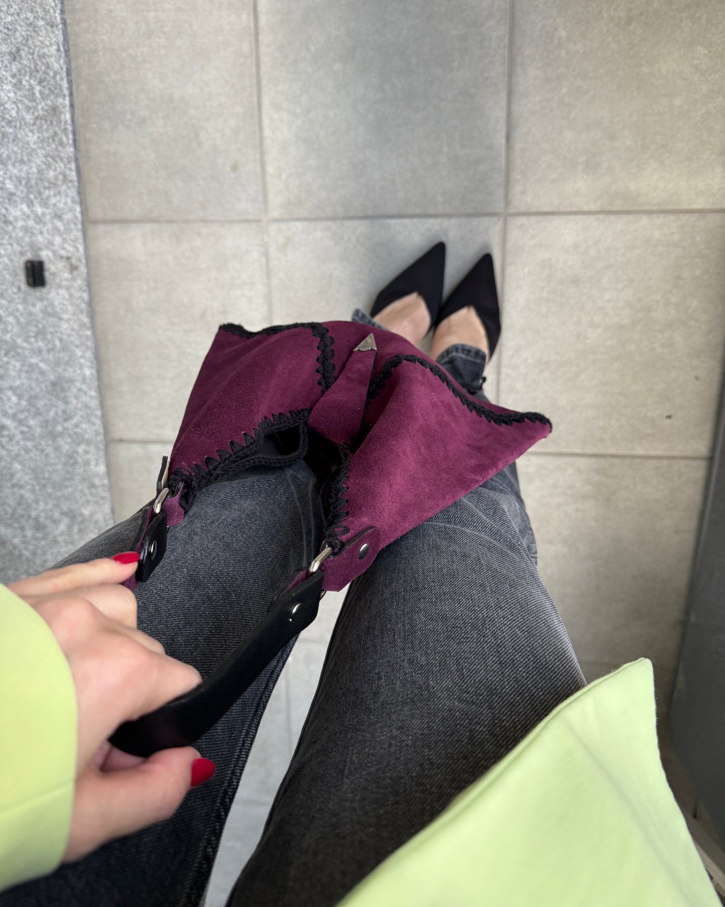 modello MONIQUE grape suede